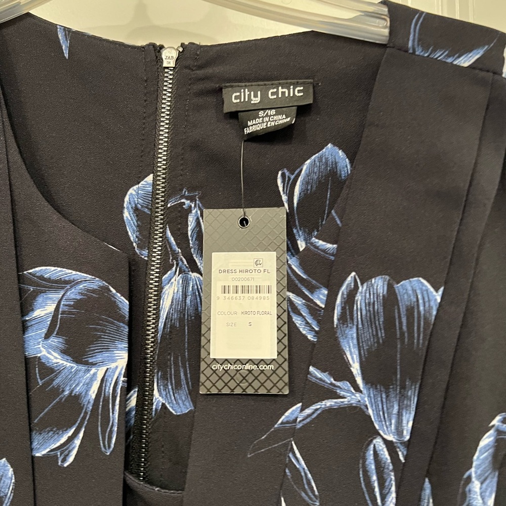 NWT, belt still factory tacked dress! - Picture 7 of 8
